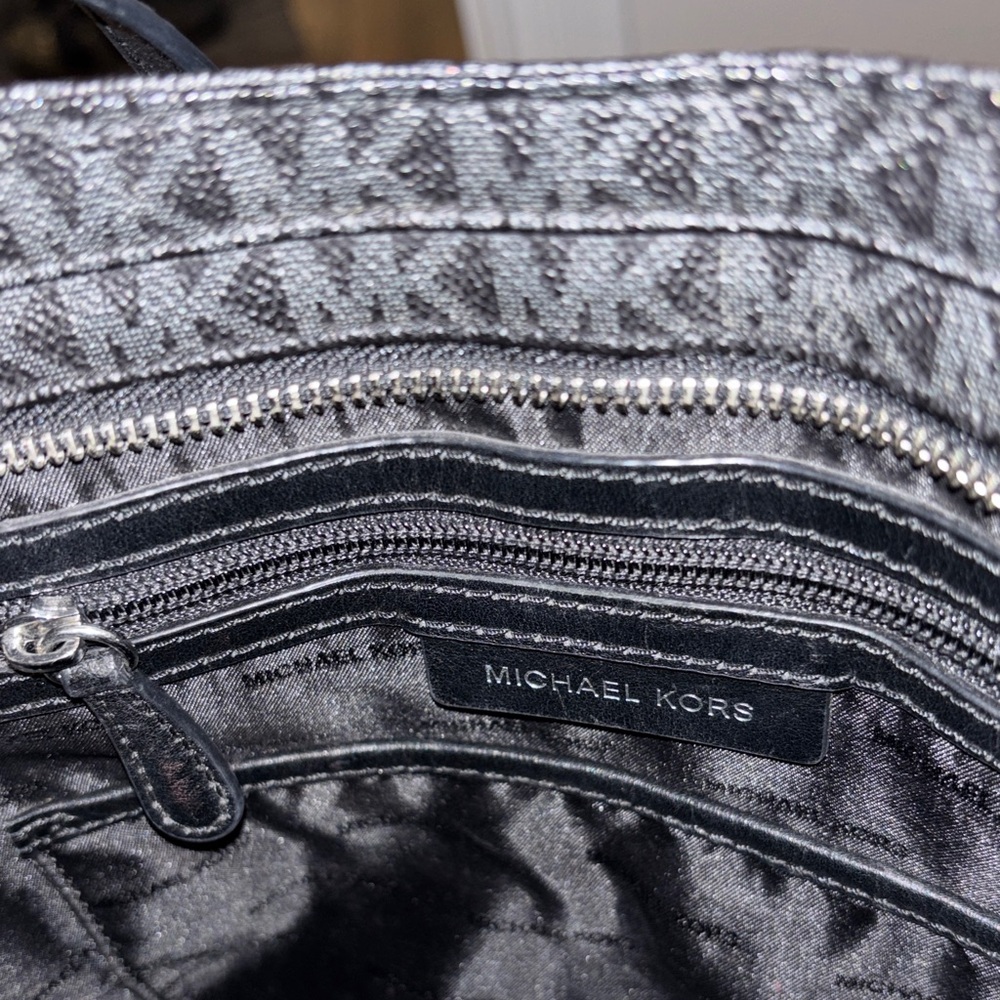 Michael Kors Signature Black Crossbody Bag - Picture 7 of 9